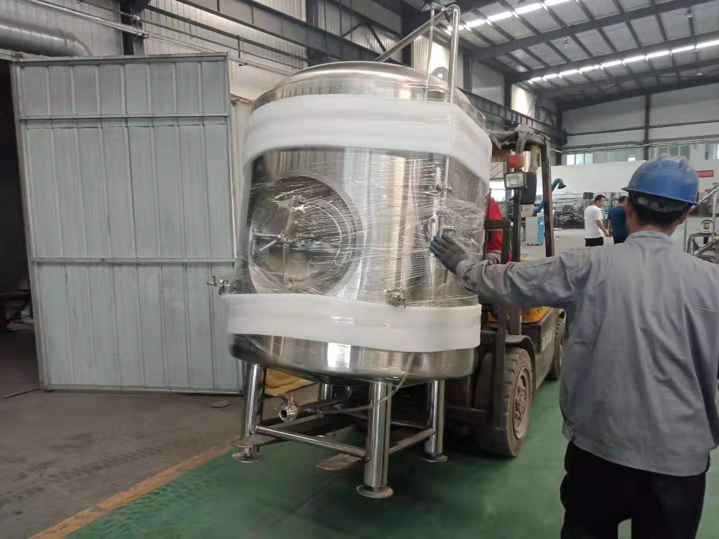 美國1000L啤酒設(shè)備發(fā)貨